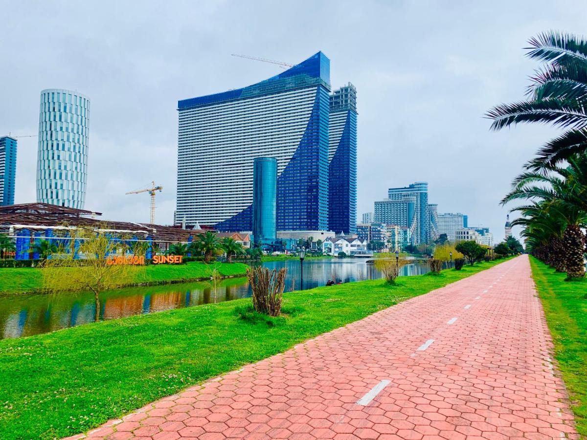 Royal Sea Breeze Apartments 바투미 외부 사진