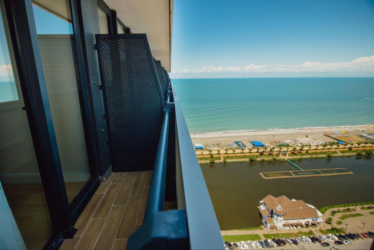 Royal Sea Breeze Apartments 바투미 외부 사진