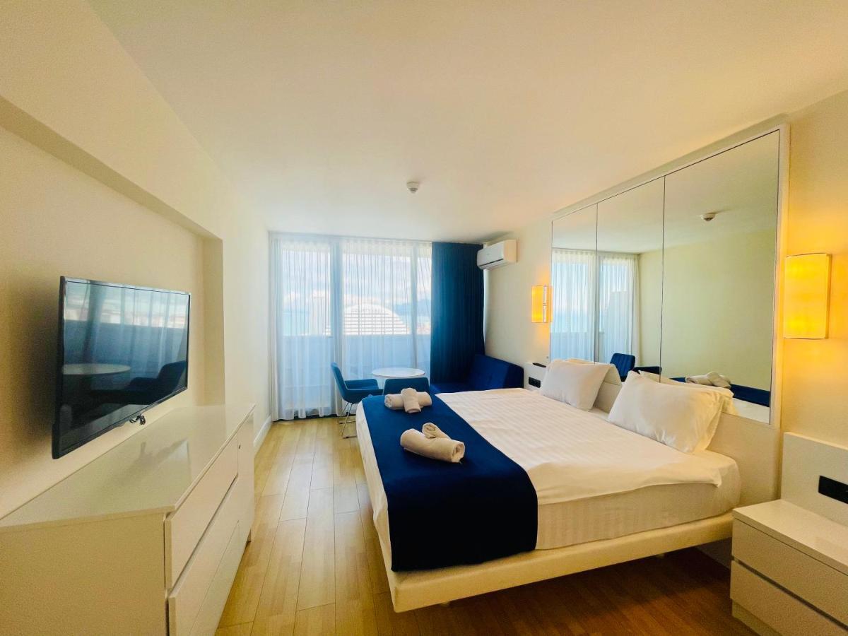Royal Sea Breeze Apartments 바투미 외부 사진